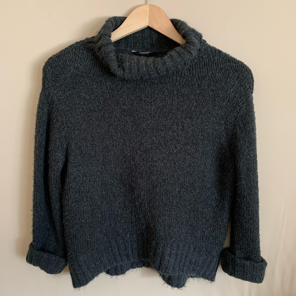 Grey cute knit sweater, size XS. Fits more like a s/m.